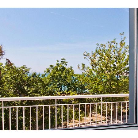 Apartment Sur La Plage Подстрана Экстерьер фото