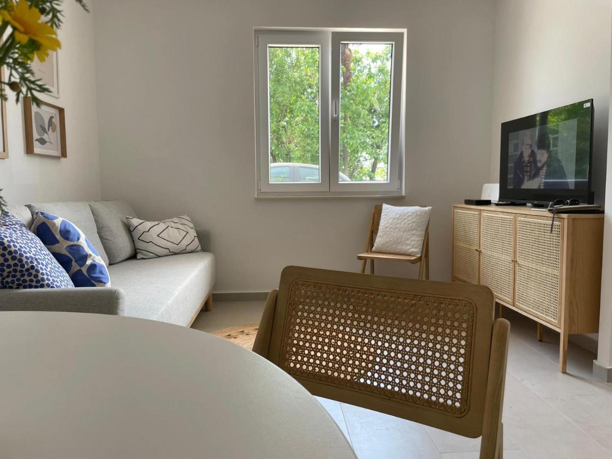 Apartment Sur La Plage Подстрана Экстерьер фото