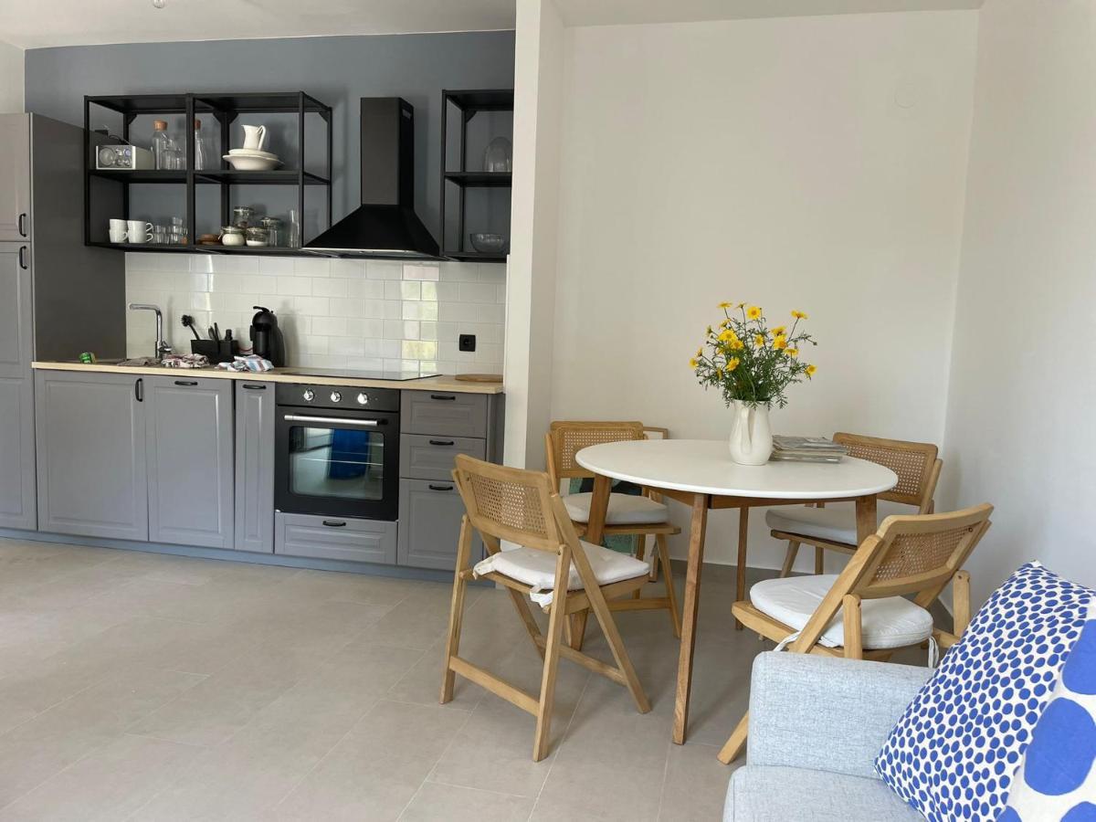 Apartment Sur La Plage Подстрана Экстерьер фото