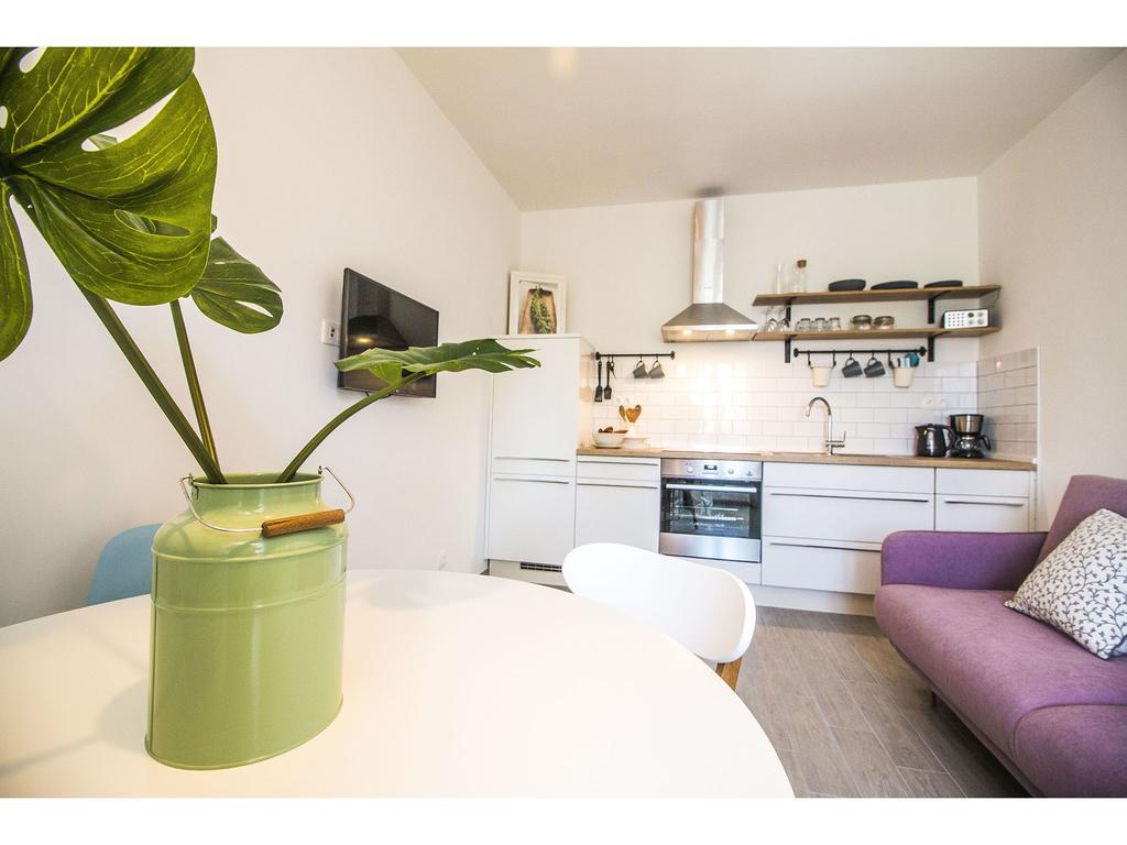 Apartment Sur La Plage Подстрана Экстерьер фото
