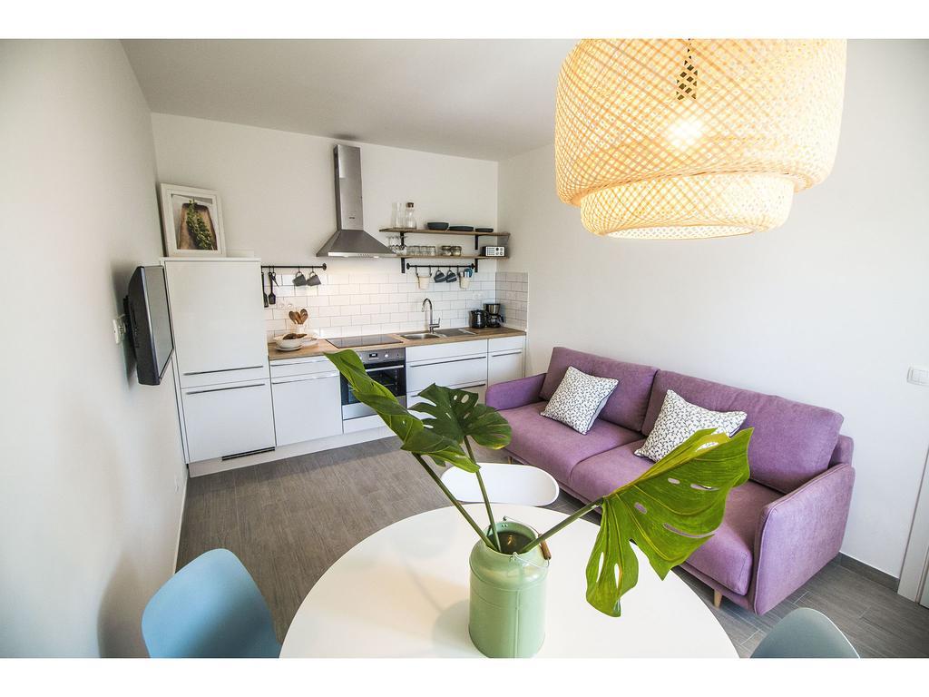 Apartment Sur La Plage Подстрана Экстерьер фото