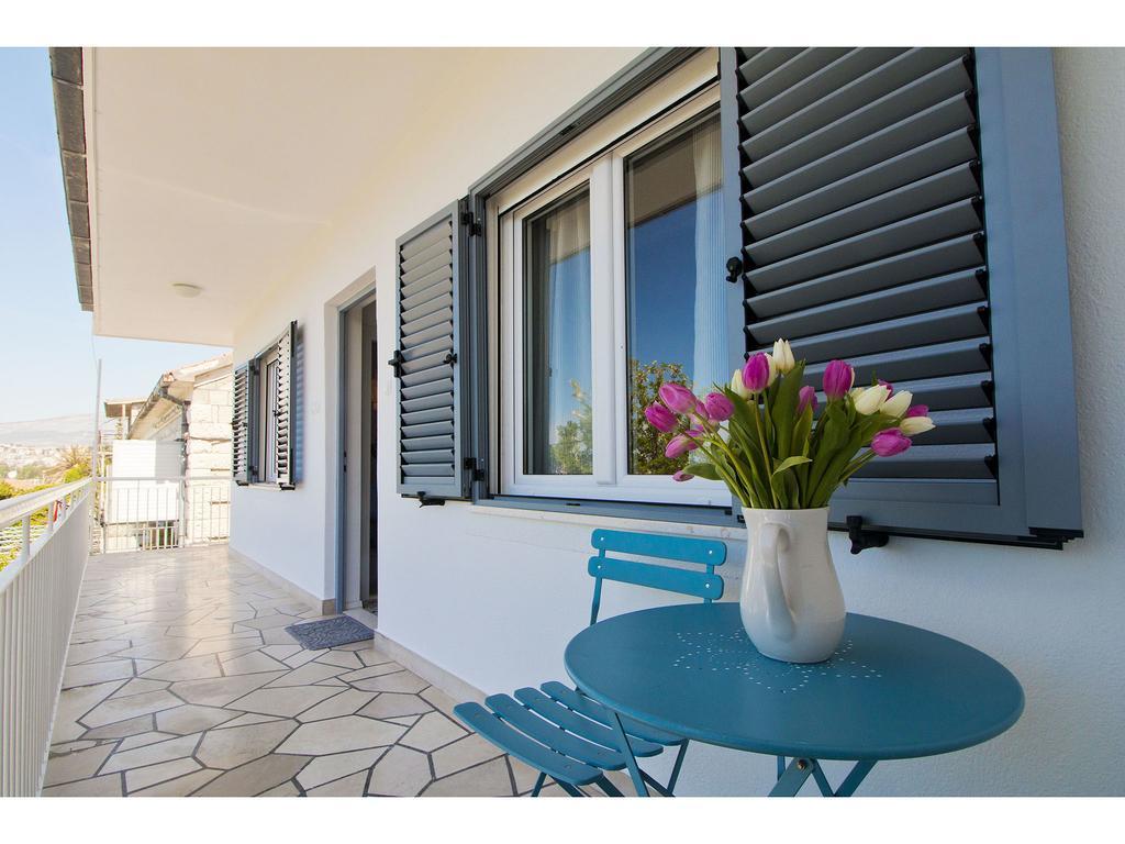 Apartment Sur La Plage Подстрана Экстерьер фото
