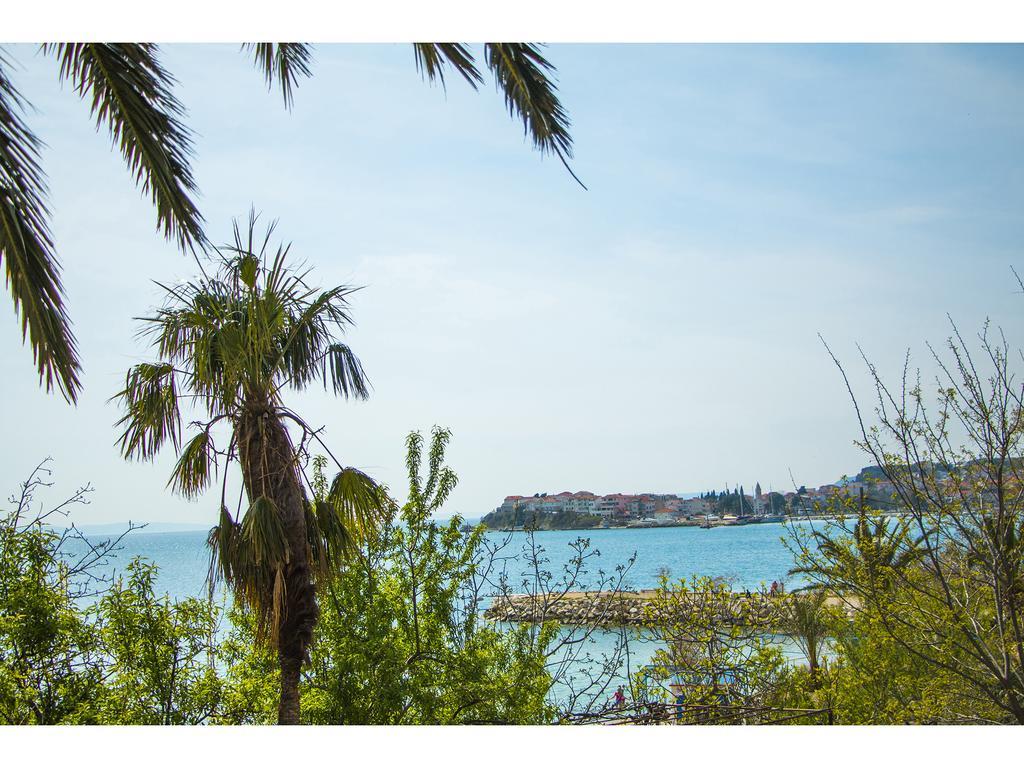 Apartment Sur La Plage Подстрана Экстерьер фото