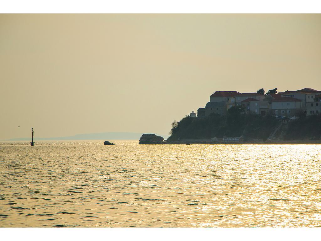 Apartment Sur La Plage Подстрана Экстерьер фото